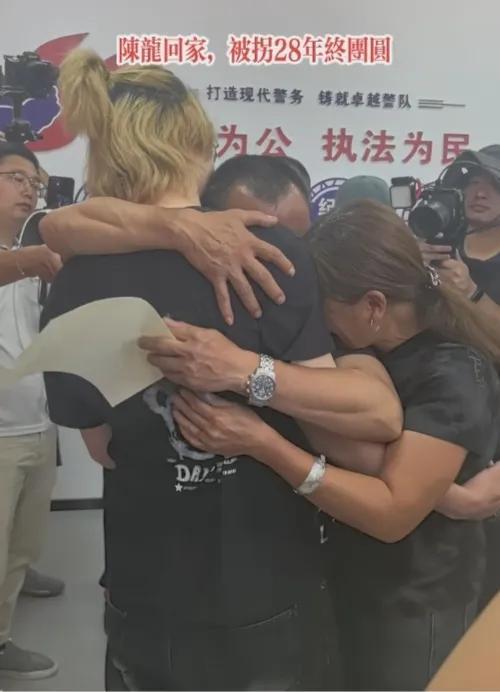儿子同意认亲爸爸激动又心痛 有轻微抑郁差点轻生