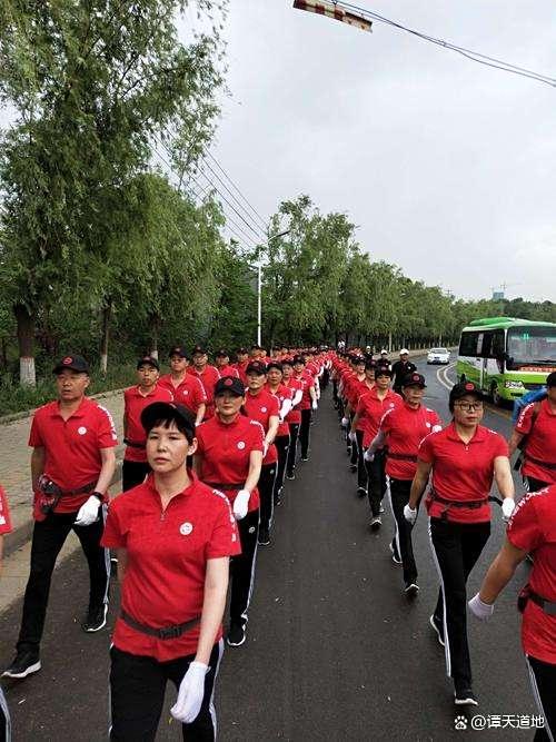 如何制止暴走團的違規(guī)占道行為 堵疏結(jié)合才是王道