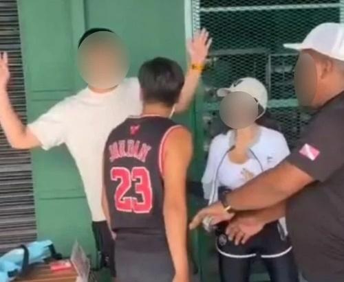 潜水教练因被氧气瓶砸脚扇游客巴掌 赔偿纠纷升级
