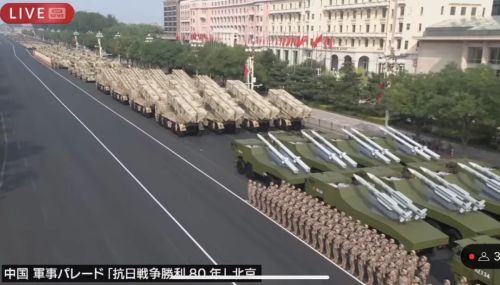 日本专家称中国阅兵令人震撼 全球瞩目