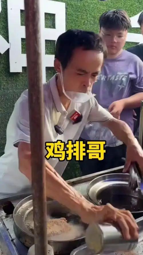 雞排哥被多次拽衣服要求站高點演講 街頭演講的意外插曲