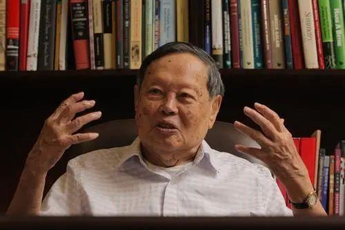 杨振宁谈一生中最重要的贡献 改变中国人自觉不如人的心理