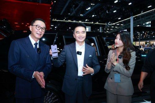 许亚军车展下单极氪9x：这车很提气，明星同框迎阿