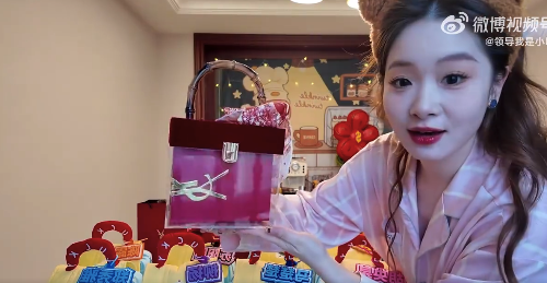 年轻人在送一种很新的伴手礼