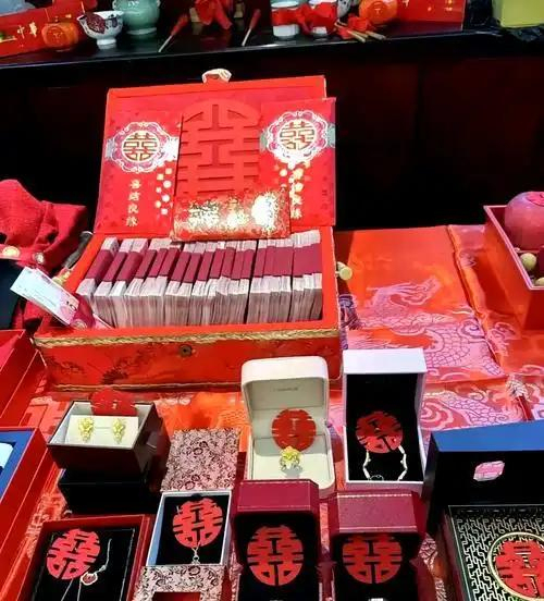 婚典一周后“闪离”彩礼退还起争议 2026年彩礼新规引全网热议!