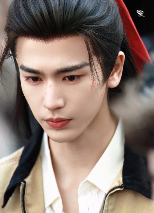 张凌赫出发《逐玉》庆功宴路透 转型“疯批美人”