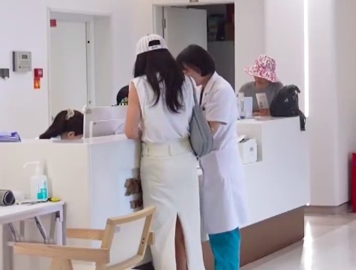初中生都要开始整容了?多地整形机构挤满未成年人