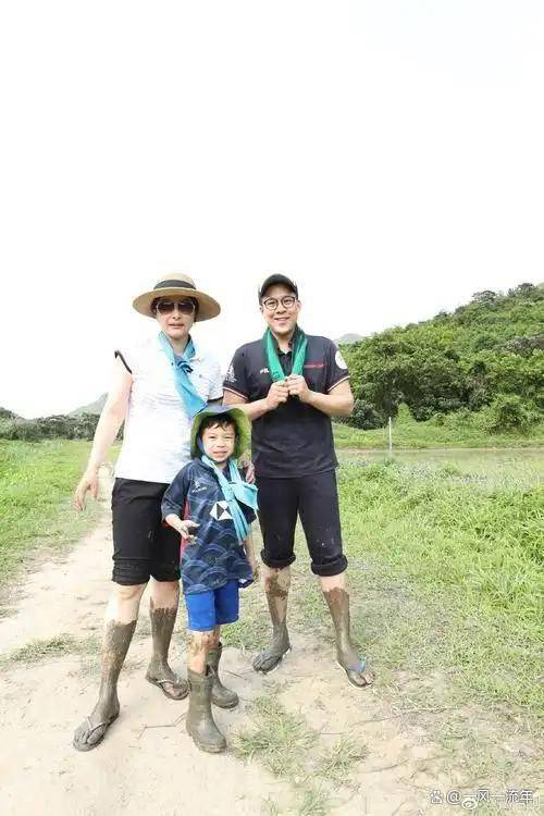 霍启刚郭晶晶大儿子参加军事夏令营 13岁少年的坚韧成长