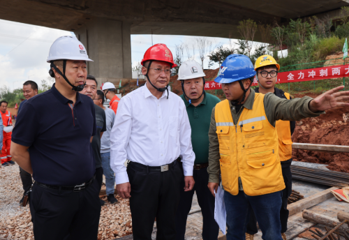 滇中新区调研昆明机场改扩建工程“两油两电”迁改项目