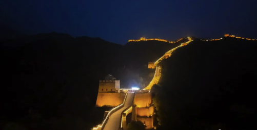 华灯初上，雄关映月！居庸关夜长城开启