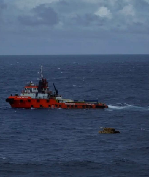 俄媒：南海海域现一辆漂浮"坦克" 印尼尝试打捞失败