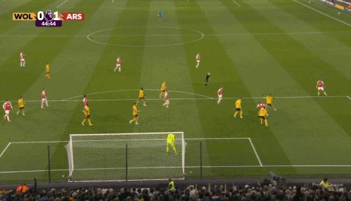 英超：阿森纳2-0狼队先赛登上榜首 “枪手”止颓势，特罗萨德献绝杀