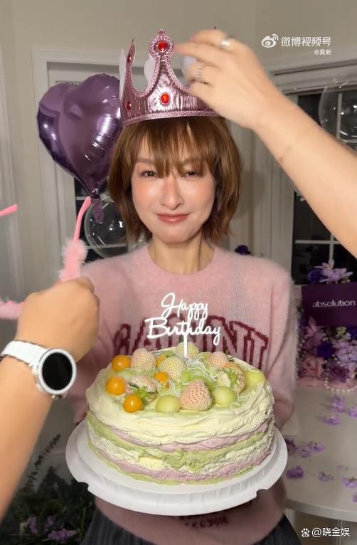 吴昕43岁寿辰青娥感饱胀