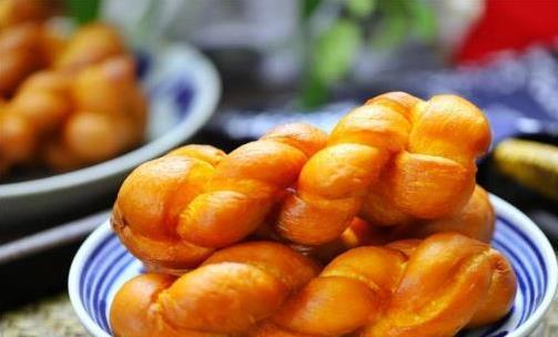 蛋奶麻花酥到爆，10分钟学会炸金黄，香味让邻居都馋哭