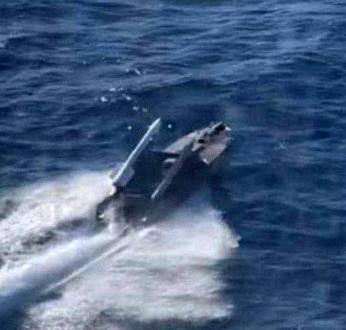 真假难辨，无人艇机枪换导弹真能击落战机？