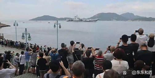香港12歲女生稱山東艦跟小島一樣大 航母雄姿震撼香江