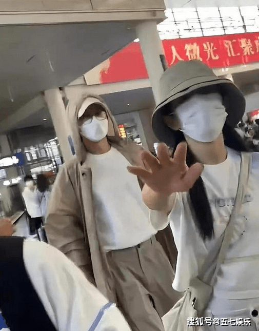 张杰谢娜助理打路人手机一事：明星有错，跟拍者更有错！