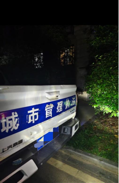 部門回應(yīng)城管執(zhí)法車停進小區(qū) 輪胎沒氣臨時充氣