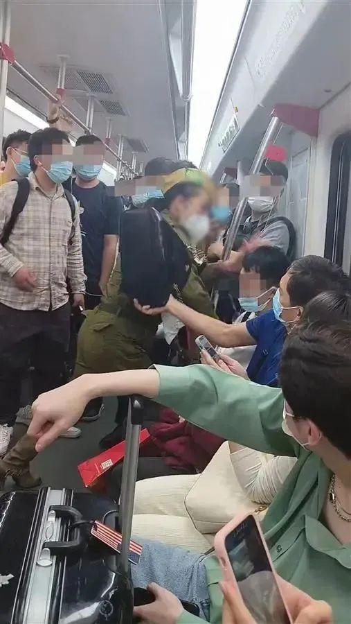 广州地铁打人女子喊话网友：我打的是人吗