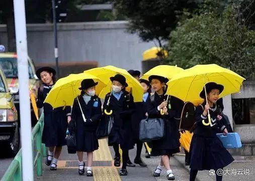 帶娃出逃日本后：遭遇校園霸凌,，從“異類”到優(yōu)秀榜樣