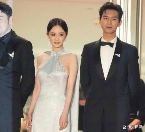 李现经纪人牵完李现牵杨幂 打造活动现场最甜姐弟cp