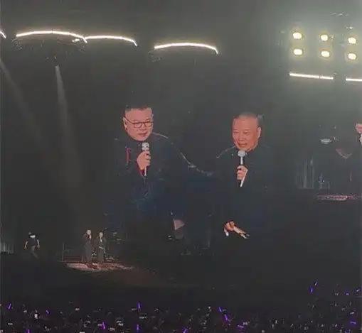 岳云鹏开演唱会薛之谦送了个话筒 兄弟情深引爆网络