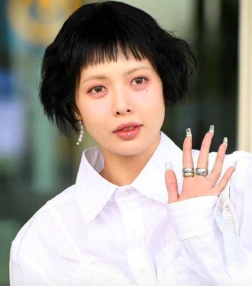 泫雅也没逃过韩国酵母 发型问题还是心理方面出了问题？