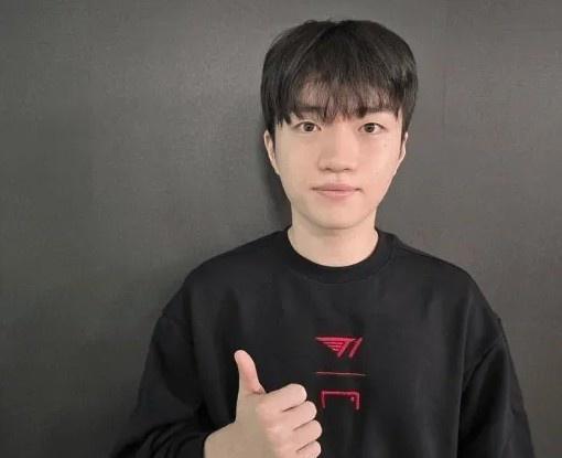 T1全员已抵京，Faker：以挑战者的心态出发，需警惕IG的“气势” 备战关键战役