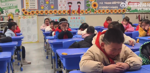 当学生得知老师要休产假后～听满教室的不舍哭声……