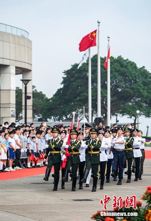 香港舉行五四升旗禮 致敬老戰(zhàn)士