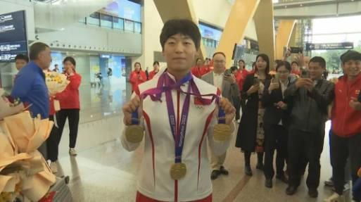 举报领导的亚运冠军:不敢待在家 实名举报引发风波