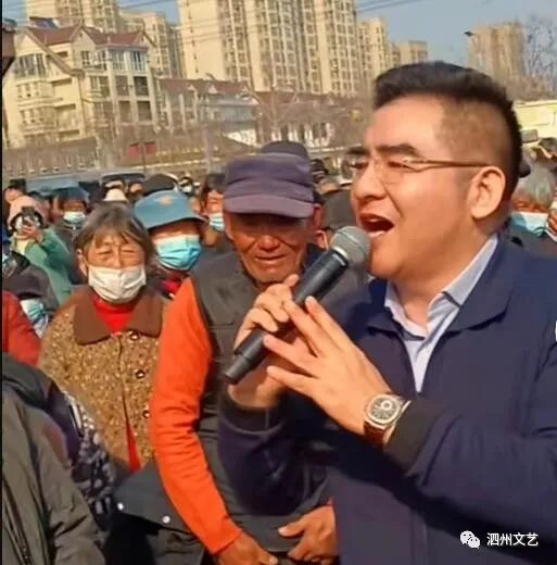 慈善家陈光标走访安徽宿州泗县，兴致高昂地为群众唱歌_山东站_中华网