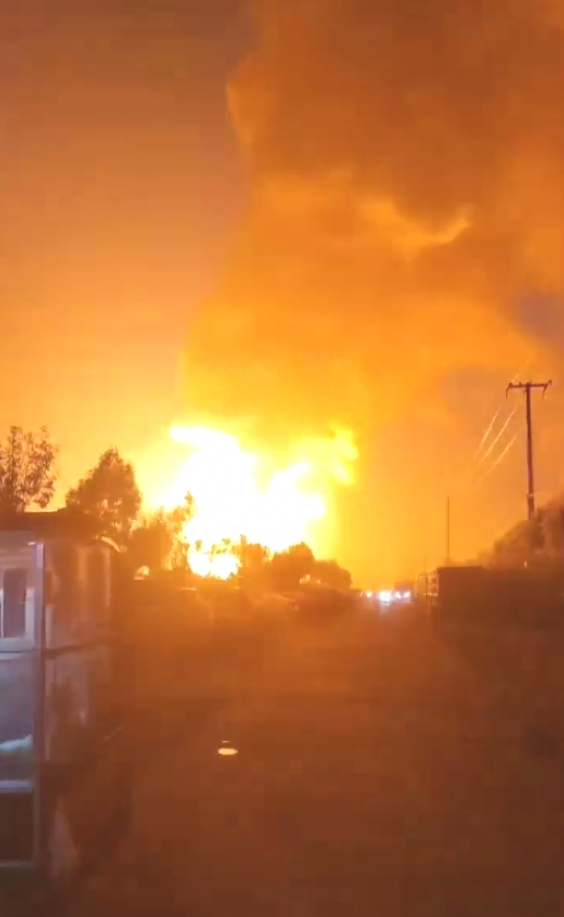 官方谈“天津化工厂爆炸” 市应急管理局：只是起火，不是化工厂