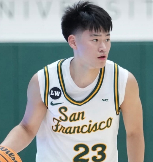 王俊杰受困犯规5中2拿5分2板 犯规麻烦限制表现