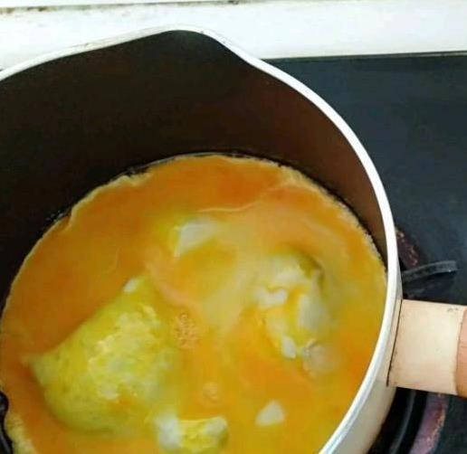 家常青菜炒鸡蛋，老公吃到碗底朝天，营养翻倍藏秘密