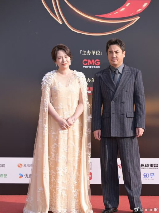 沈腾说有点不配站在马丽旁边