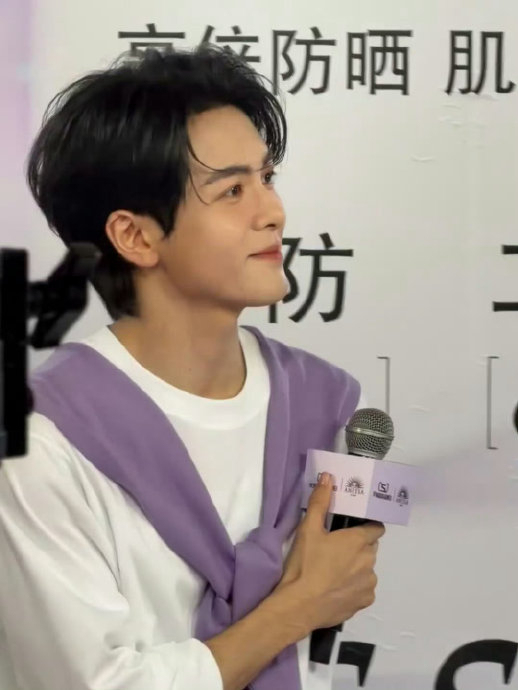 曾舜晞闪现杭州人气火爆 剧集热播助推现场热潮