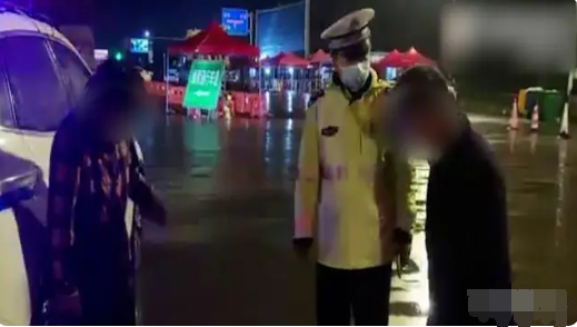 水箱故障妻子打水丈夫独自开走车