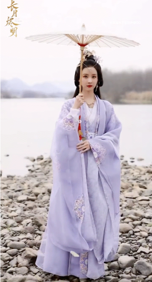陈都灵一天官宣两部剧，一会仙侠翩翩一会谍影重重