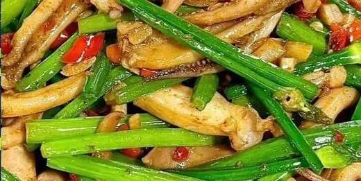 韭菜鱿鱼须一炒，香气扑鼻勾人馋，家常菜为何这么火？