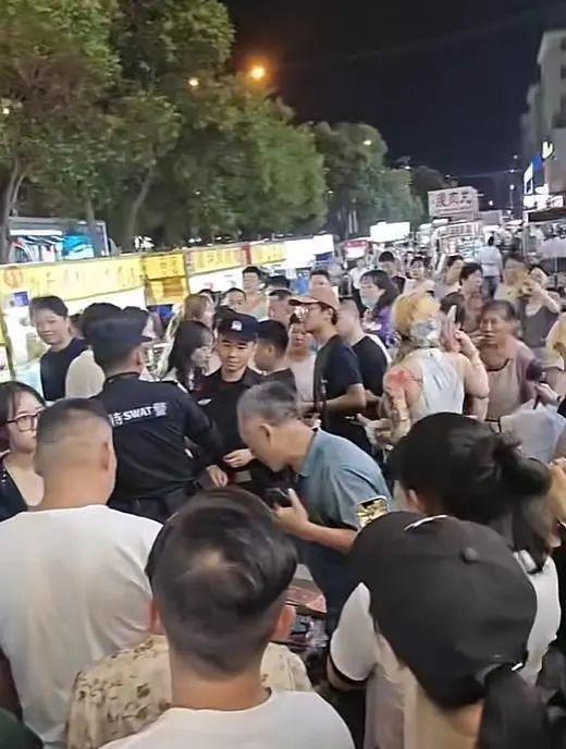 女子中百萬(wàn)大獎(jiǎng)遭攤主奪票 糾紛已解決