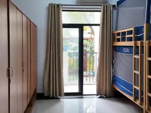 家长为儿子选高中竟只看有无马桶 家长：不是舍不得孩子吃苦，是没必要没苦硬吃