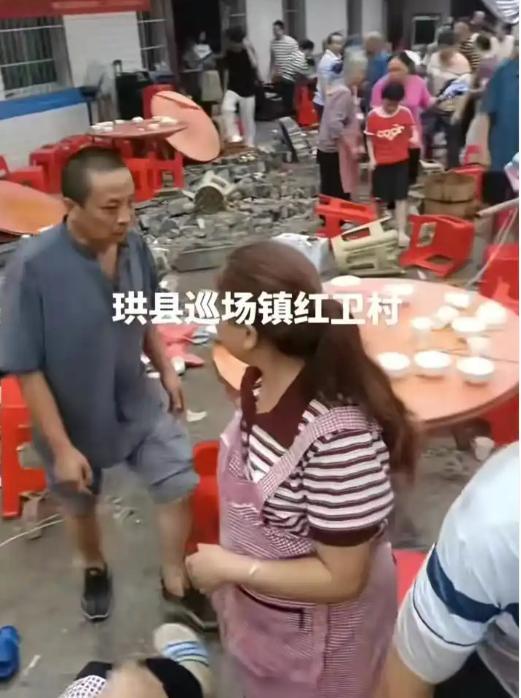 四川升学宴垮塌事故现场画面 喜事变丧事揪心瞬间