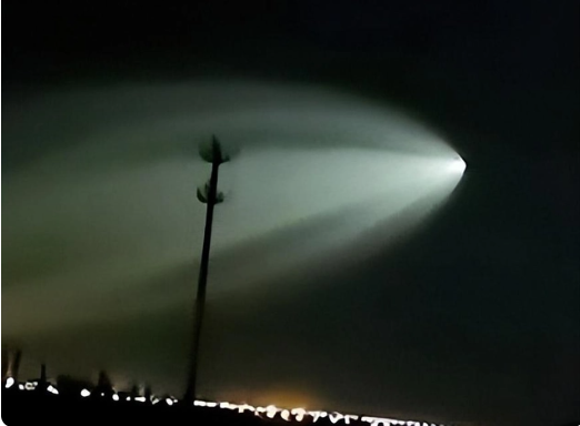 新疆多地拍到巨大发光不明飞行物