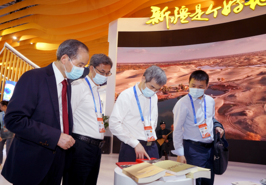 龙宇翔出席第十九届中国(深圳)国际文化产业博览交易会
