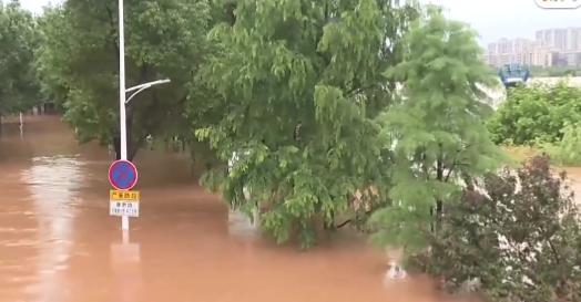 平江特大暴雨致水位创68年新高，全县紧急动员抗击洪灾