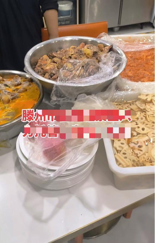 山东一托管班给孩子吃的食材变质 臭肉烂菜引家长愤怒