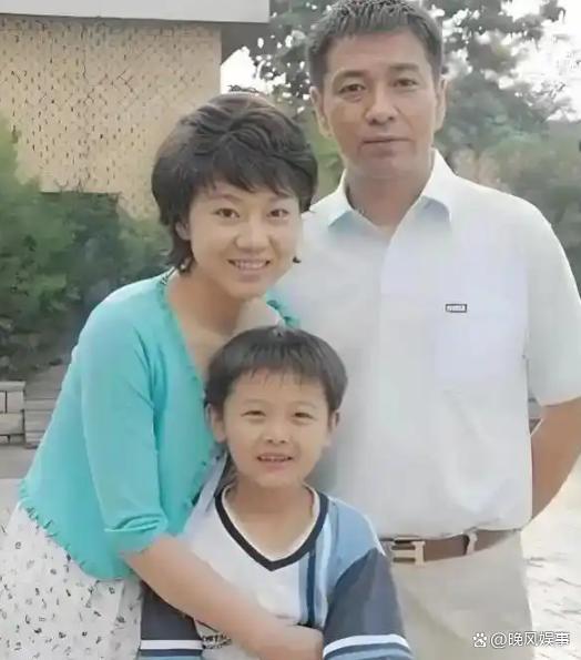 闫妮自曝离婚后还会去前夫家里打掼蛋 展现家庭和谐氛围