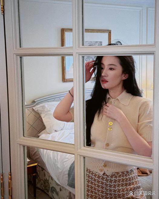 刘亦菲ins更新巴黎照