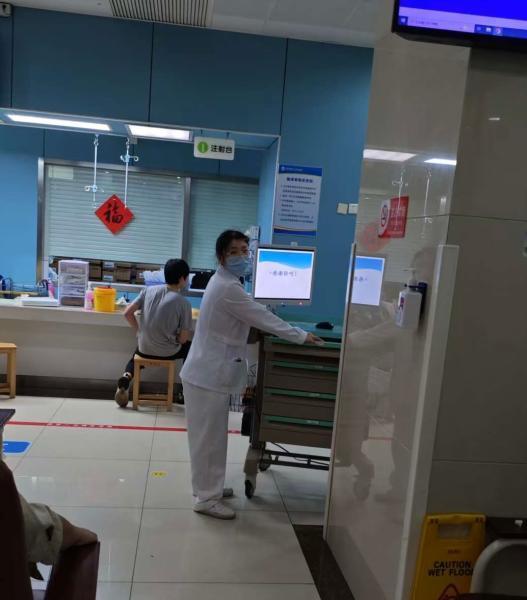 稱呼患者“寶寶” 寧波這位護士火了 笑容溫暖人心